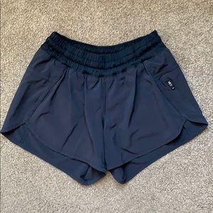 Lululemon Tracker Short in Black